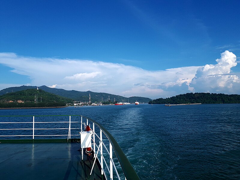 File:Merak Harbour, Java, Indonesia.jpg