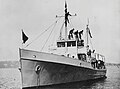 USCGC Active (WPC-125) participating in line-carrying experiments by aviation unit from Base 7, Gloucester, Massachusetts