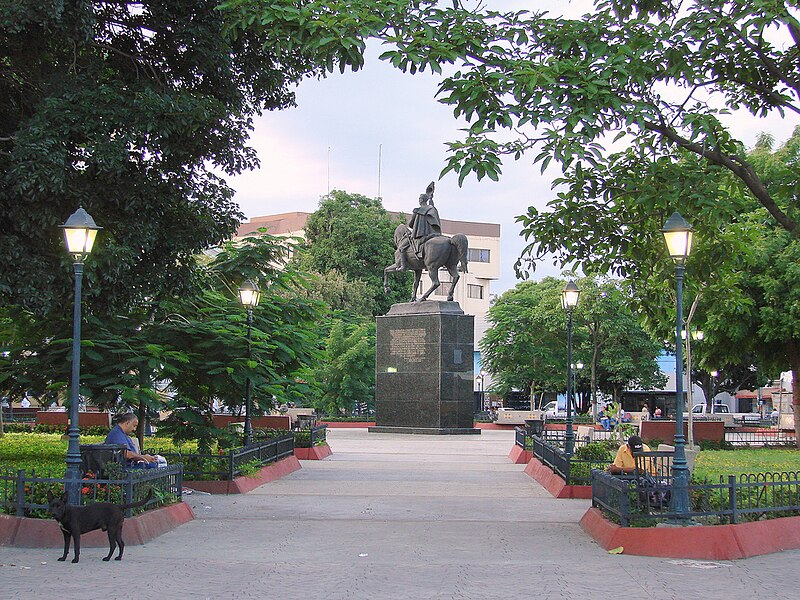 Archivo:Plaza Sucre de Cagua.jpg