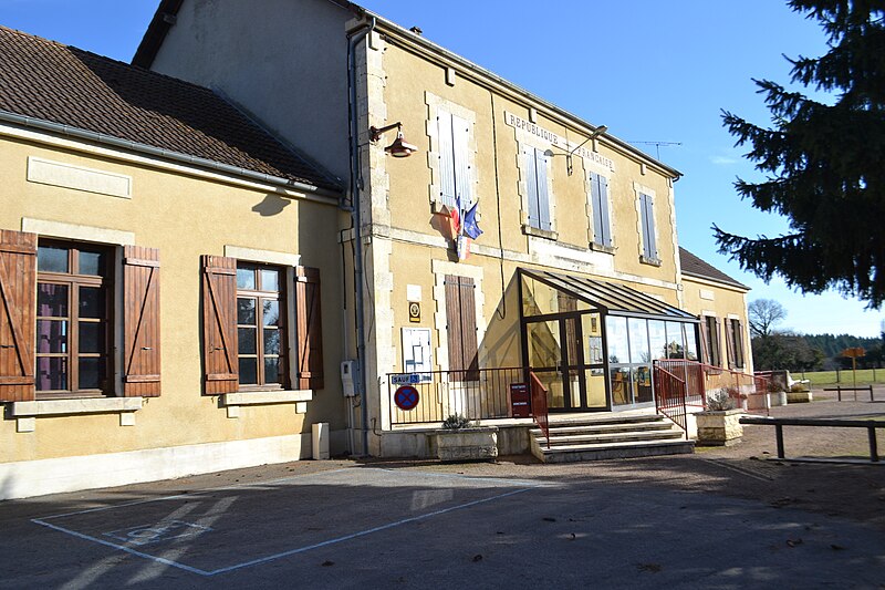 File:Saint-Aubin-les-Forges mairie.jpg