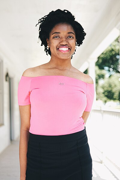 File:Woman smiling pink shirt2.jpg