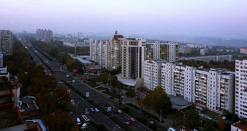 File:Botanica Chisinau.jpg