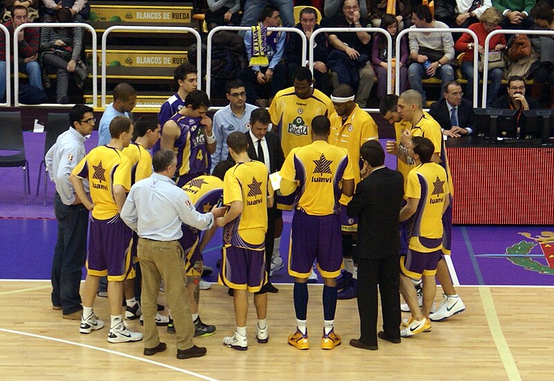 File:Club Baloncesto Valladolid (2011).jpg