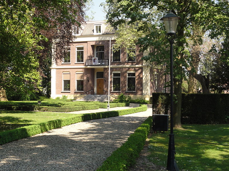 File:Dodewaard, voormalig gemeentehuis.JPG