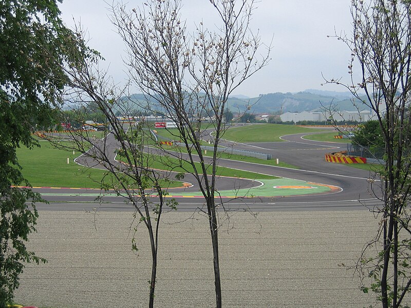 File:Fiorano roadside.jpg