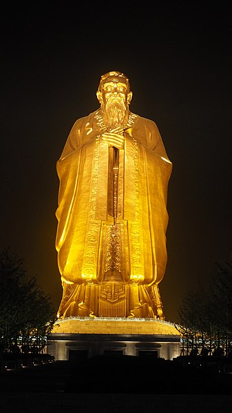 File:Konfuzius Statue Nishan Night.jpeg