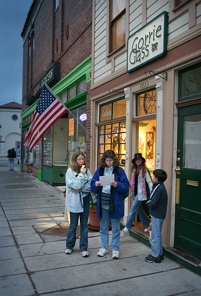 File:Niles-Artwalk-2005.jpg