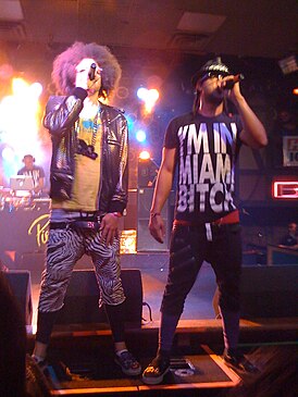 Redfoo (слева) и Sky Blu (справа) в 2009 году.