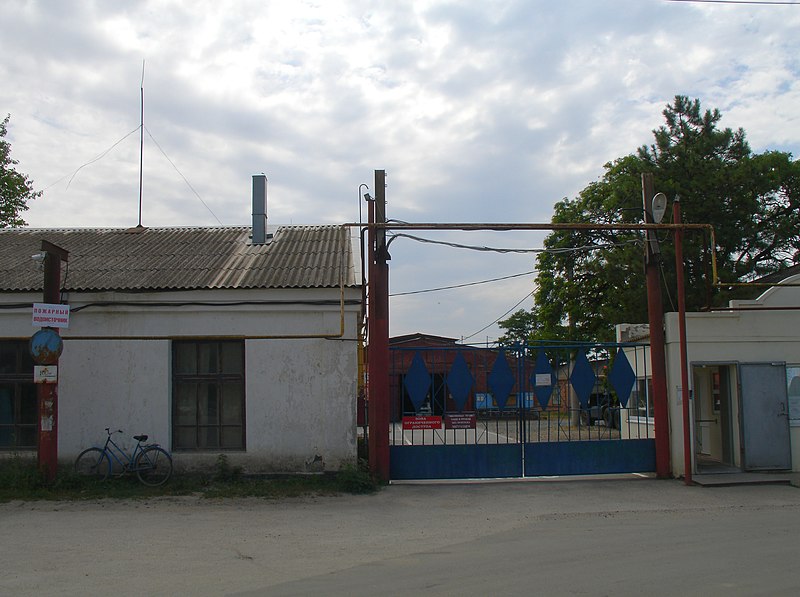 Файл:Ship-building-plant-in-Obuhovskaya---entrance.jpg