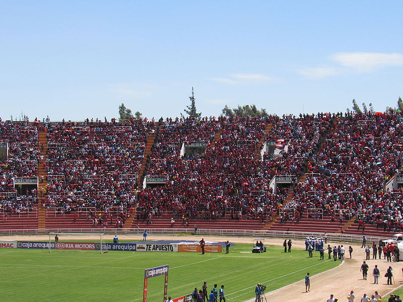 Archivo:Tribuna Sur Estadio UNSA.JPG