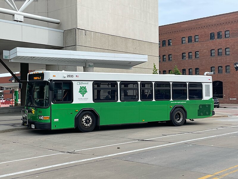 File:Cedar Rapids Transit 2533.jpg