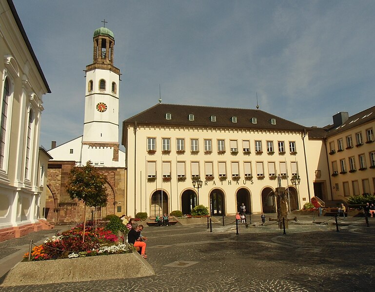 Файл:Frankenthal (Pfalz) Marktplatz.JPG