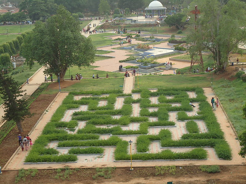 File:Malampuzha Garden Maze Park.JPG