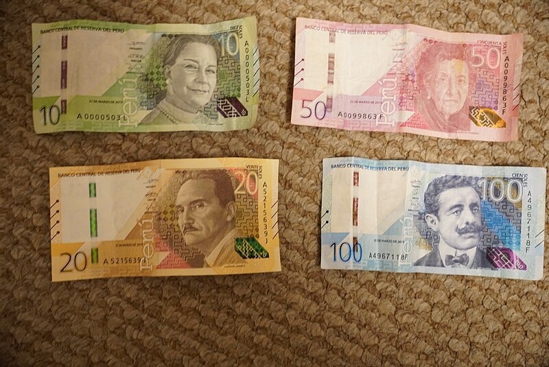 File:PEN Banknotes if 2021.jpg