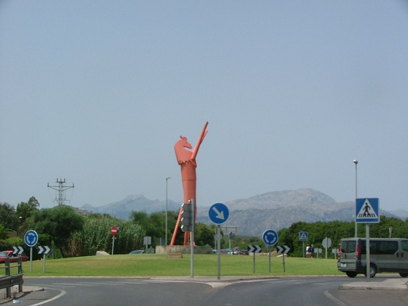 Archivo:Alcudia roundabout MA3460.JPG