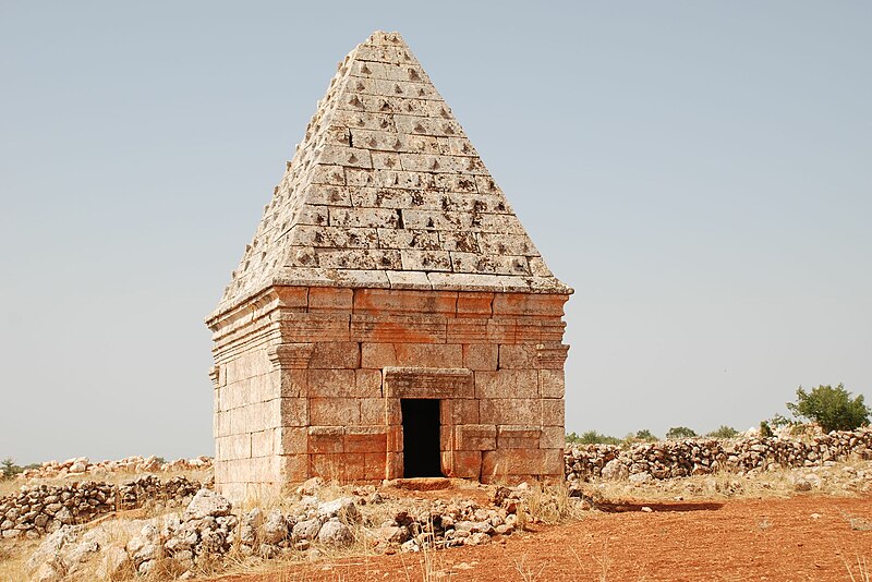 File:BaudaS,pyramidtomb.jpg