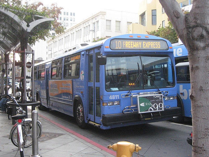 File:Big Blue Bus 4811.jpg