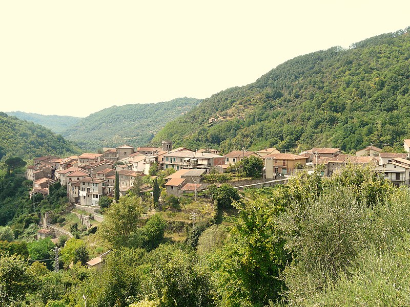 File:Casola in Lunigiana-panorama2.jpg