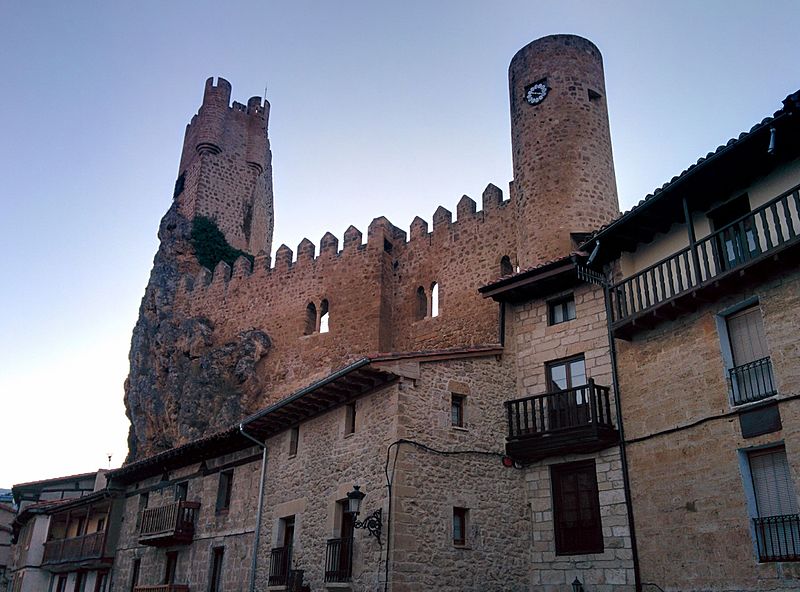 File:Castillo de Frías 01.jpg