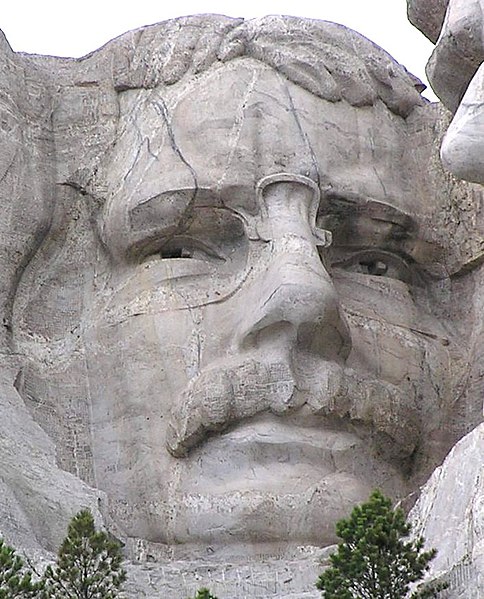 Файл:MtRushmore TR close.jpg