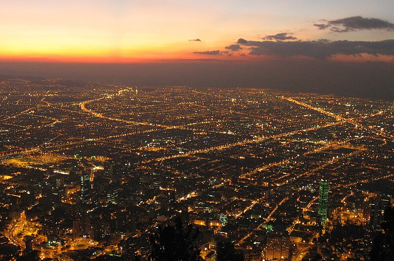 Archivo:Atardecer desde Monserrate.jpg