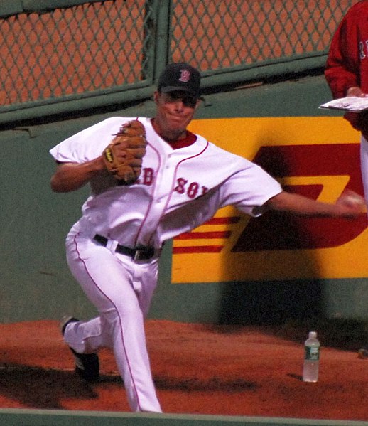 File:Javier López sidearm delivery.jpg