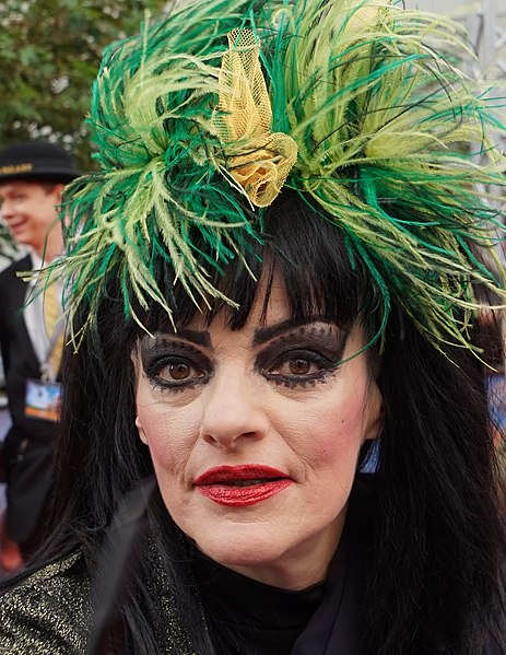 Archivo:NinaHagenPremiereDerSiebteZwerg2014-4 (cropped).jpg