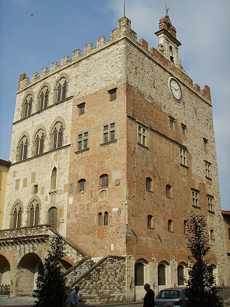 File:Palazzo pretorio 02.JPG