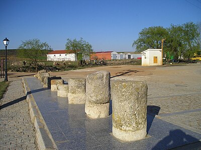 Miliario seccionado en Calzada de Valdunciel, junto al arroyo Valdunciel, lugar por el que pasaba la Vía de la Plata a unos 14 km al norte de Salamanca.