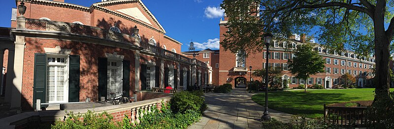 File:Pierson College Courtyard Yale.jpg