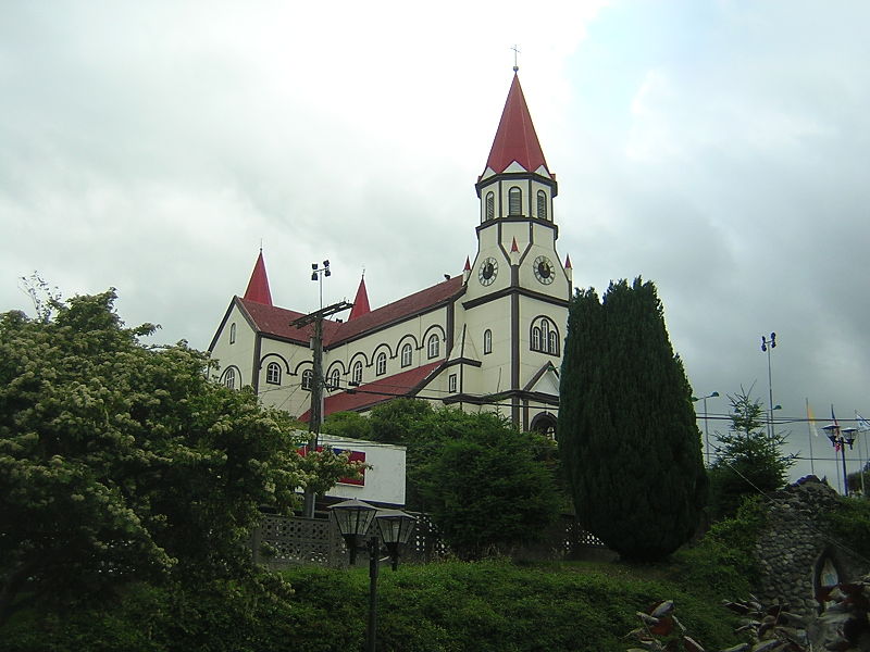 Archivo:Puerto varas church.jpg