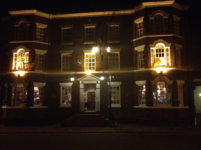 File:Swan Hotel, Tarporley.jpeg