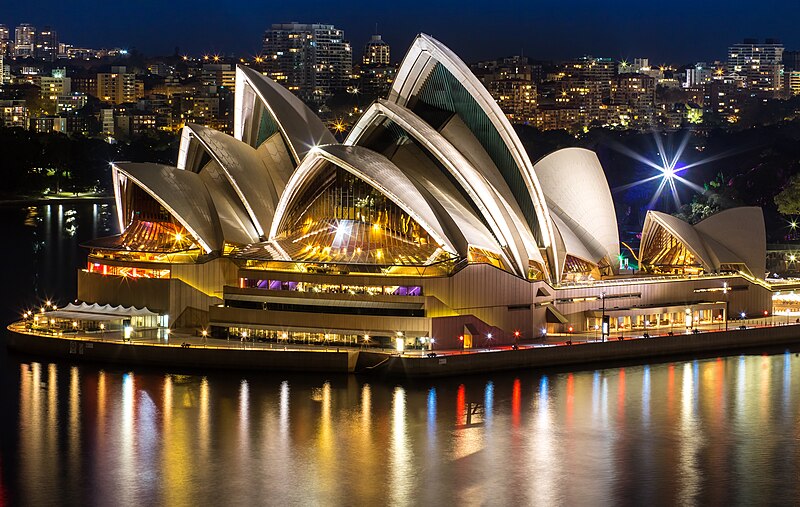 File:Sydneyoperahouse at night.jpg