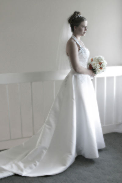 File:White-wedding-dress.jpg