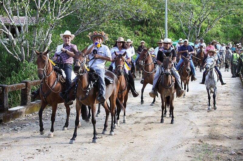 Archivo:Cabalgata Alejandria-antioquia.jpg