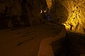 Carretera en el interior de la cueva.