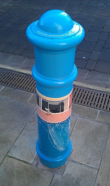 File:Painted Bollard, Winchester 01.jpg