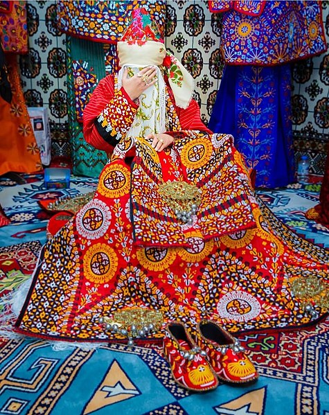 File:Traditional dressed turkmen bride.jpg