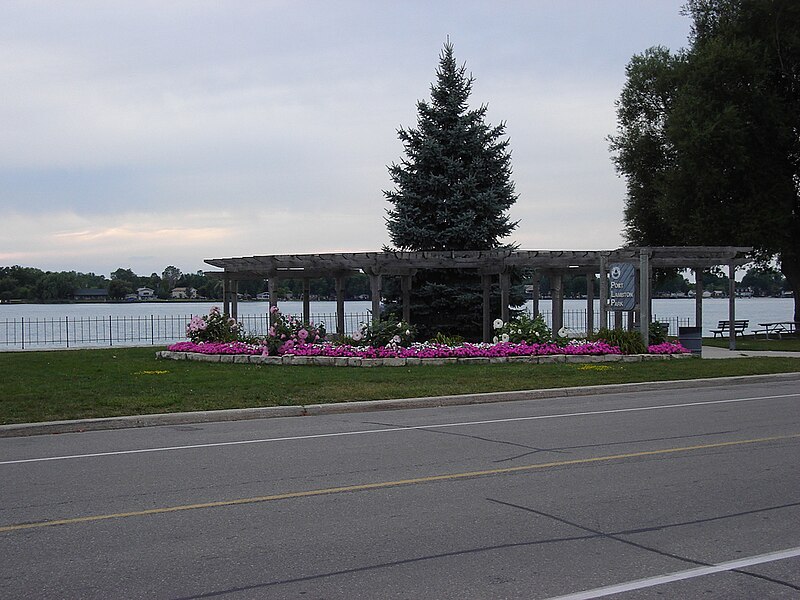 File:Port lambton park.jpg