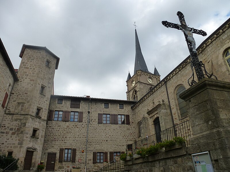 File:Saint-Pal-de-Chalencon.JPG