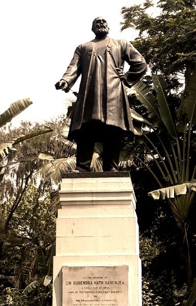 File:Statue of Surendranath Banerjee.jpg