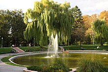 Kamianets-Podilskyi-Park-Fountain.jpg