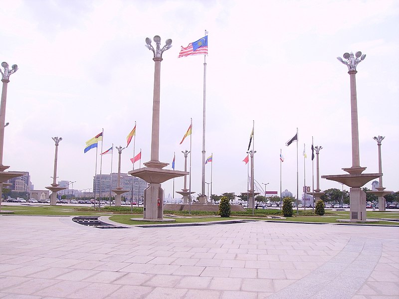 File:Putrajayasquare.JPG