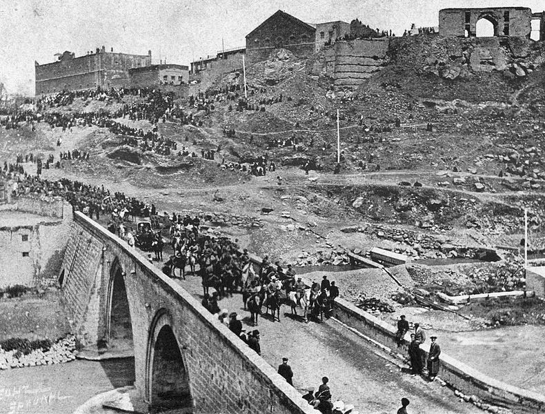 File:Red bridge, Yerevan.jpg