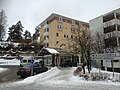 The Bothnia Line passes through central Örnsköldsvik in a tunnel under the Örnsköldsvik Hospital. Passengers from the North station can either walk a few hundred metres or catch a connecting bus to reach the hospital.