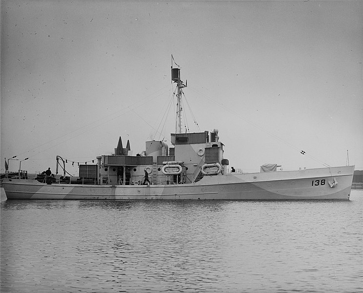 File:26-G-5249 USCGC Faunce (WPC-138).jpg