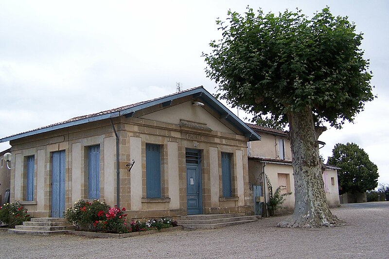 File:Bernos-Beaulac Mairie.jpg