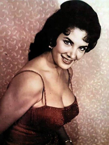 Archivo:Elvira Quintana, c. 1965.jpg