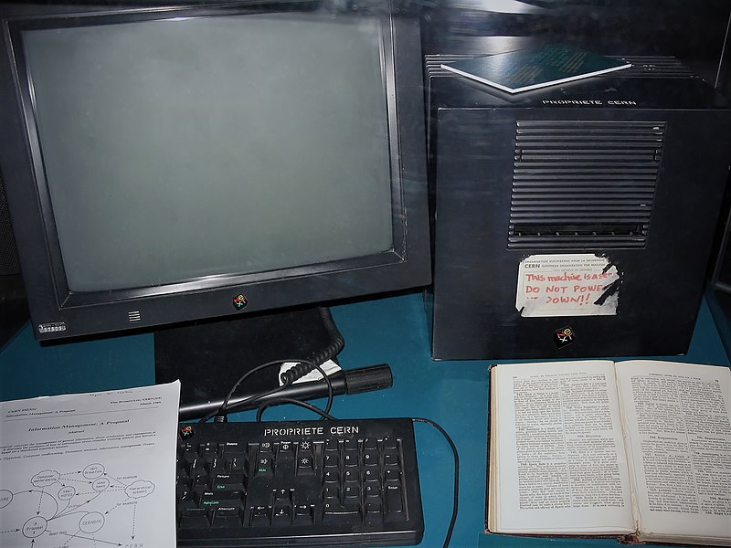 Archivo:First Web Server.jpg