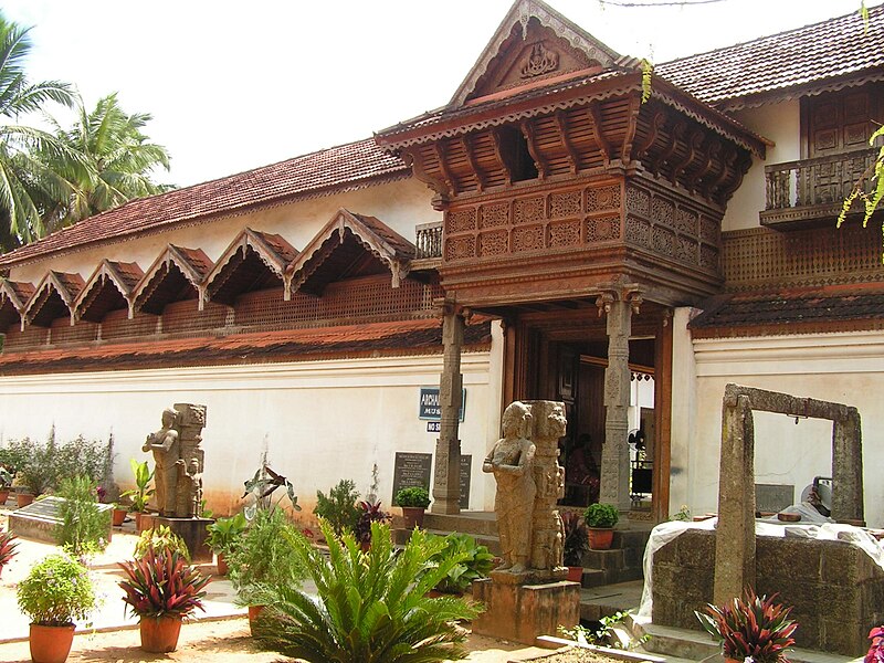 File:Padmanathapuram Palace-entry.jpg